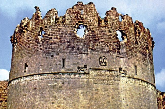 Diyarbakır surlarının Yedi Kardeş burcu