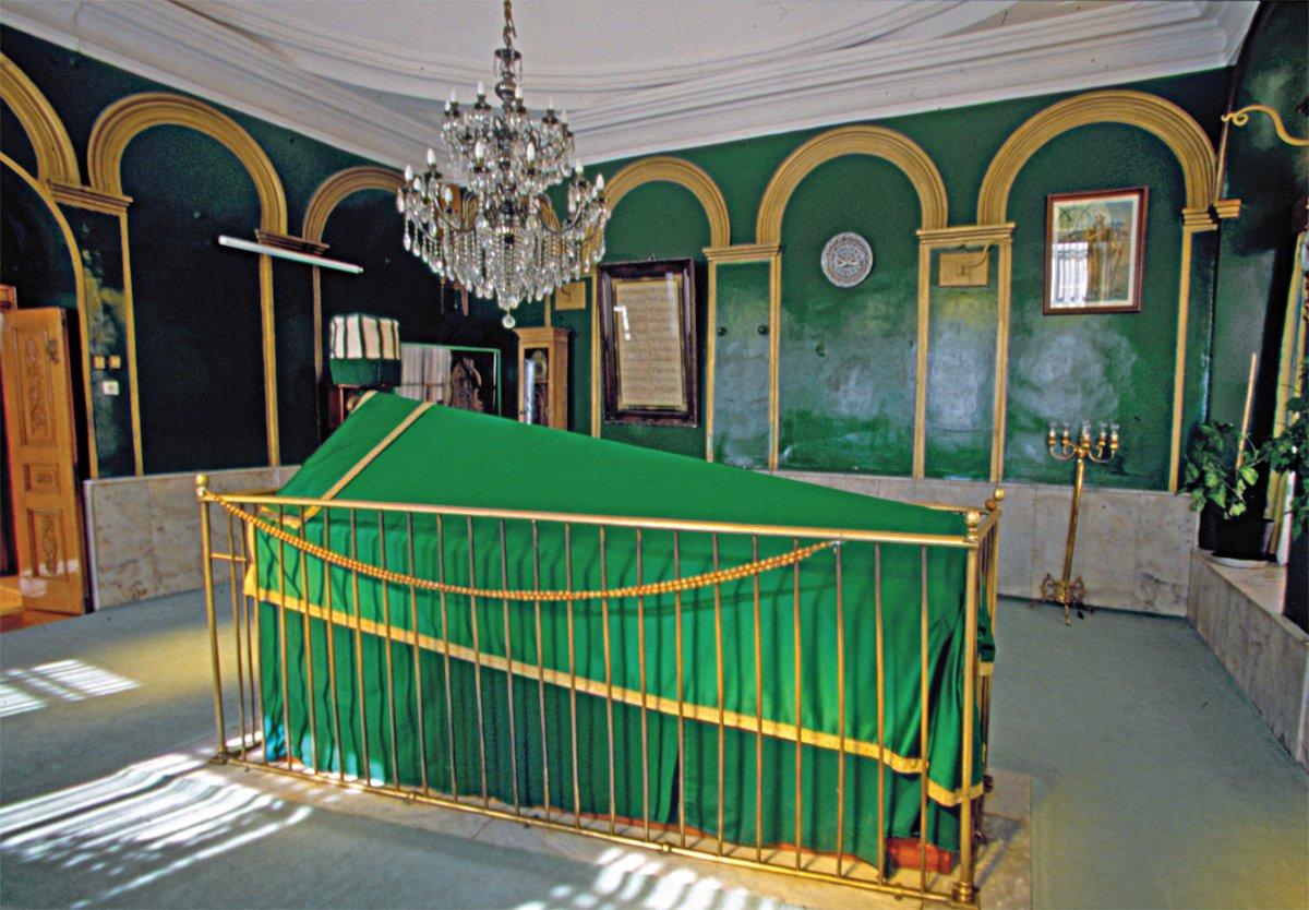 Karaca Ahmed’in sandukası