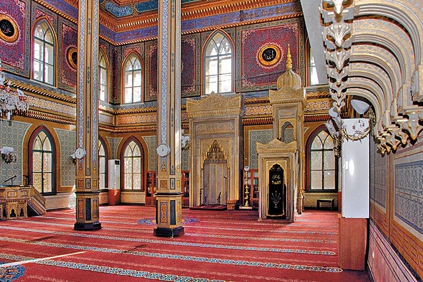 Yıldız Camii’nin harim kısmından bir görünüş