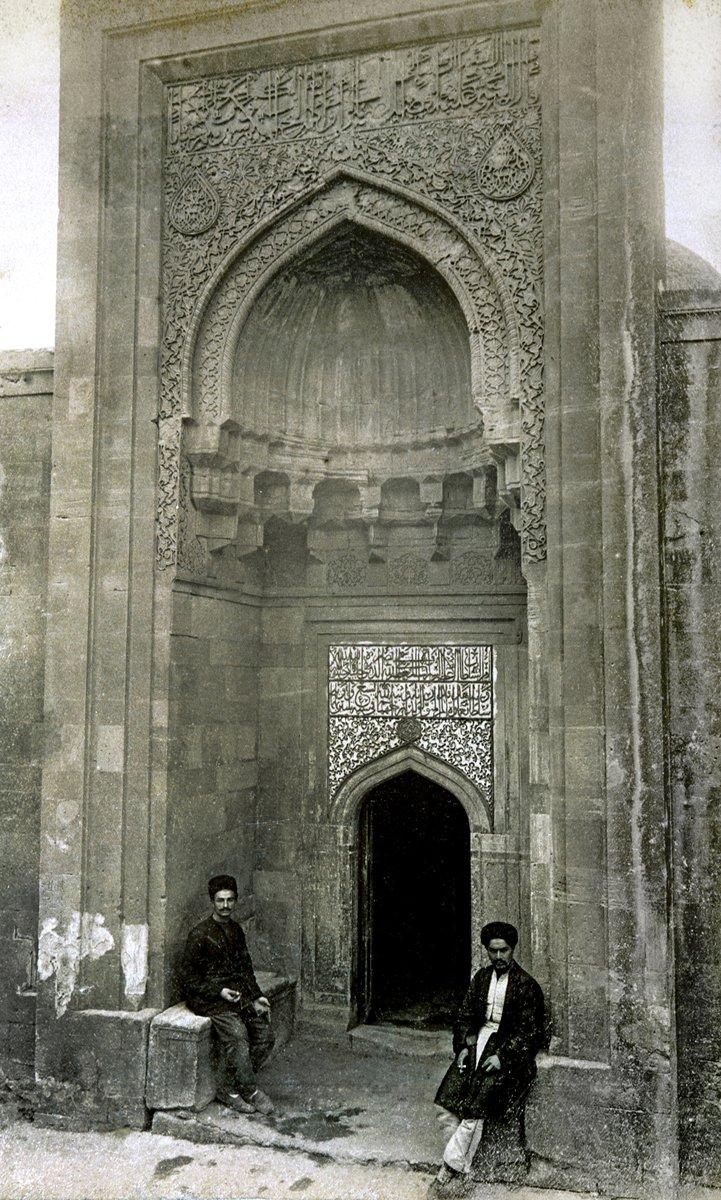 XX. yüzyıl başlarında Bakü Hanlar Sarayı’nın giriş kapısı (İÜ Ktp., Albüm, nr. 91355)