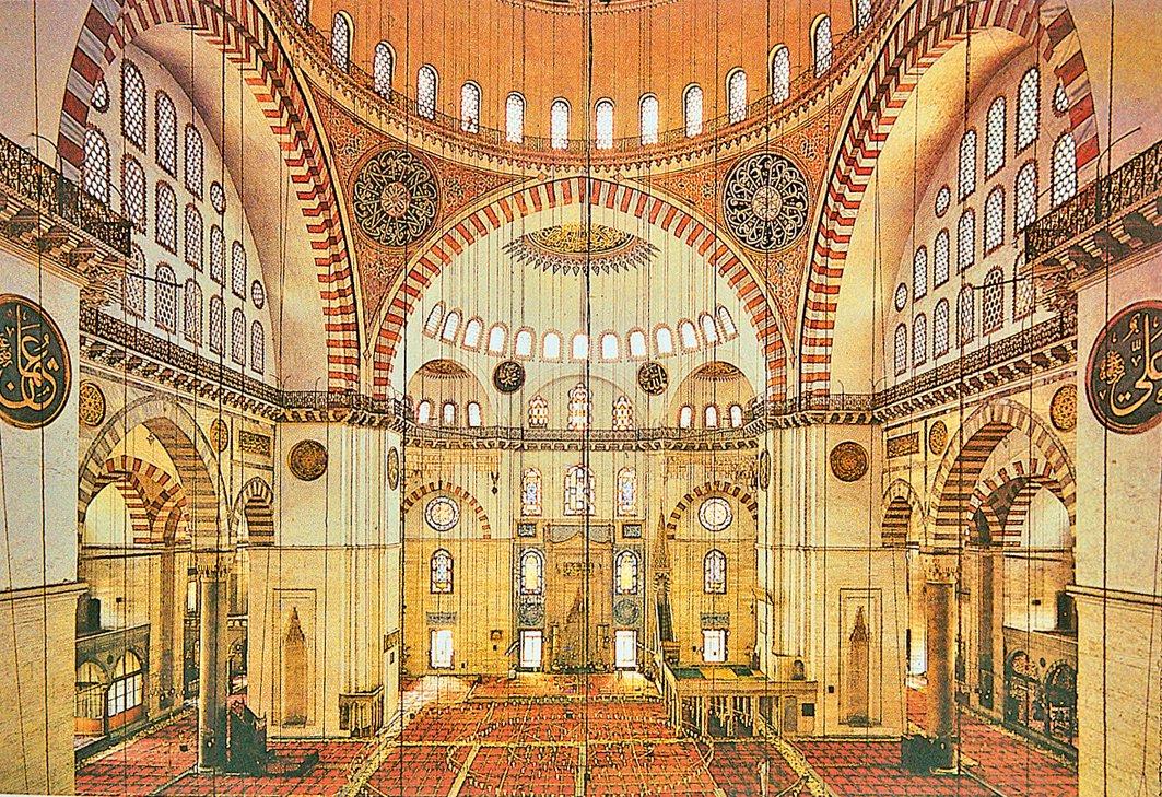 Süleymaniye Camii’nin içinden bir görünüş