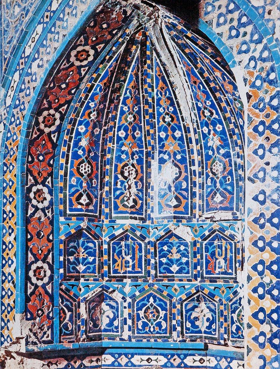 Ahmed Yesevî Külliyesi’ninçini süslemelerinden bir detay