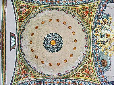 Rodos’ta Sultan III. Mustafa Camii’nin merkezî kubbesi
