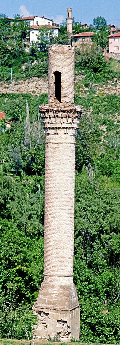Bilecik’teki Karacalar Camii’nin ayakta kalabilen minaresi