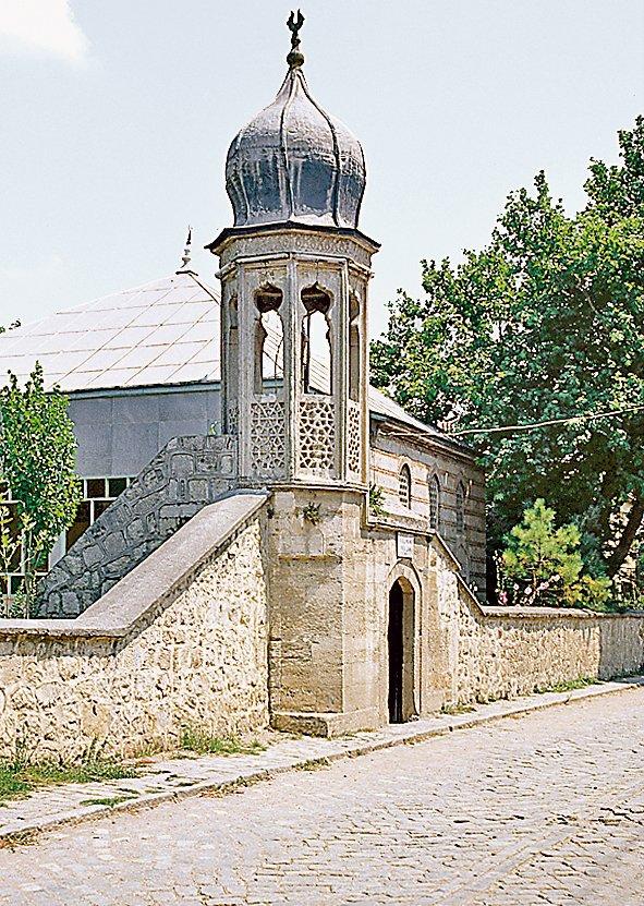 Sokullu Mehmed Paşa’nın İstanbul Büyükçekmece’de inşa ettirdiği Köprübaşı Camii adıyla da anılan Sokullu Mehmed Paşa Mescidi