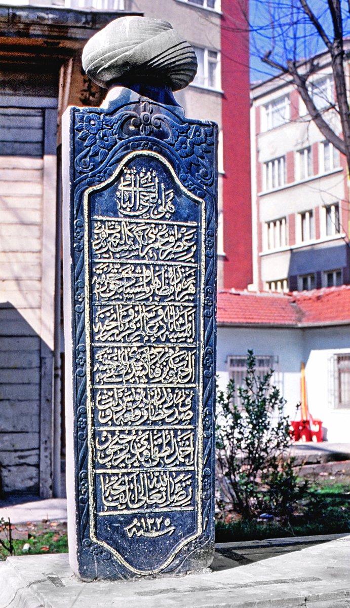 Aksaray’da Ahmed Lutfi Efendi’nin Sofular Camii hazîresindeki mezar taşı – Fatih/İstanbul