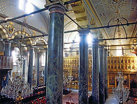 Fener Rum Ortodoks Patrikhânesi Kilisesi’nin içten görünüşü