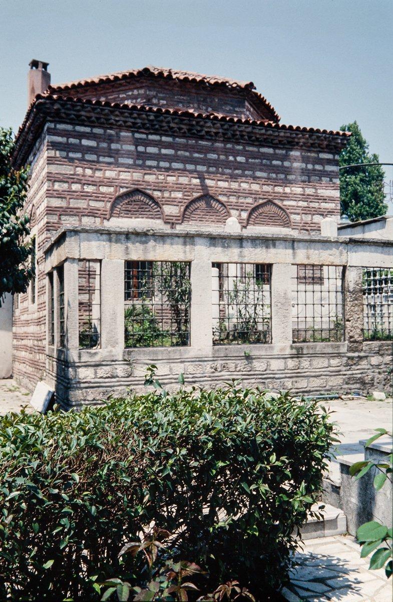 Lâ‘lîzâde Abdülbâki’nin açık türbesi ve sıbyan mektebi – Eyüp/İstanbul
