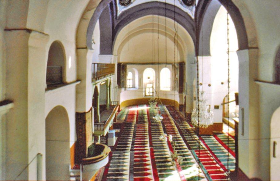 Ortahisar Camii’nin içinden bir görünüş