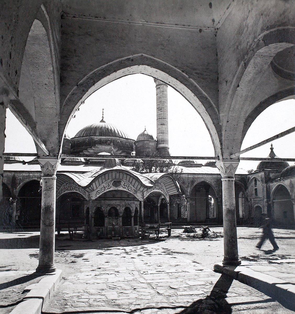 Lüleburgaz’da Sokullu Camii’nin avlusundan bir görünüş