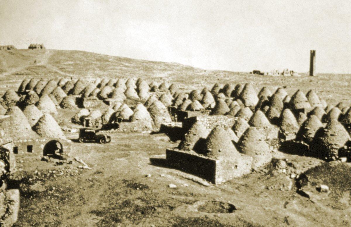 Harran’ın eski bir fotoğrafı (Albert Gabriel, Voyages archéologiques dans La Turquie Orientale, Paris 1940, II, lv. CIII-1)