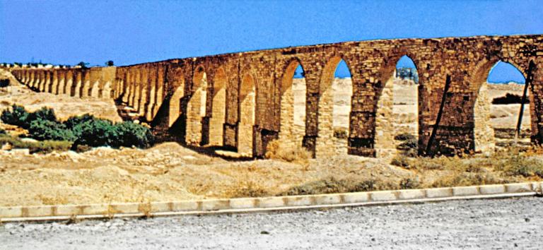 Larnaka-Limasol yolu üzerindekiEbûbekir Paşa su kemerleri