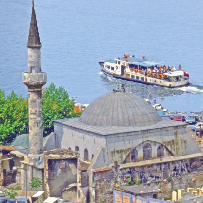 Ahî Çelebi Mehmed’in yaptırdığı Yemiş İskelesi’ndeki Kanlı Fırın Camii – Fatih/İstanbul