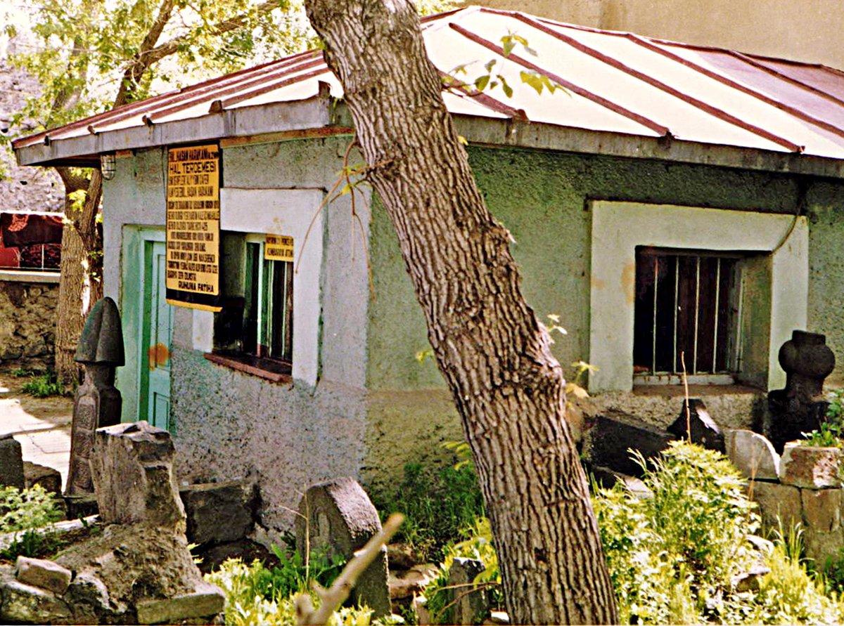 Harakānî’nin Kars’ın Kağızmankapısı semtindeki makam türbesi