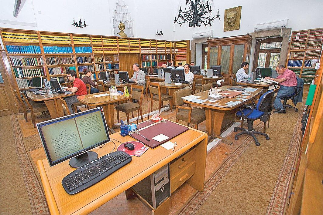 Süleymaniye Kütüphanesi’nin okuma salonundan bir görünüş