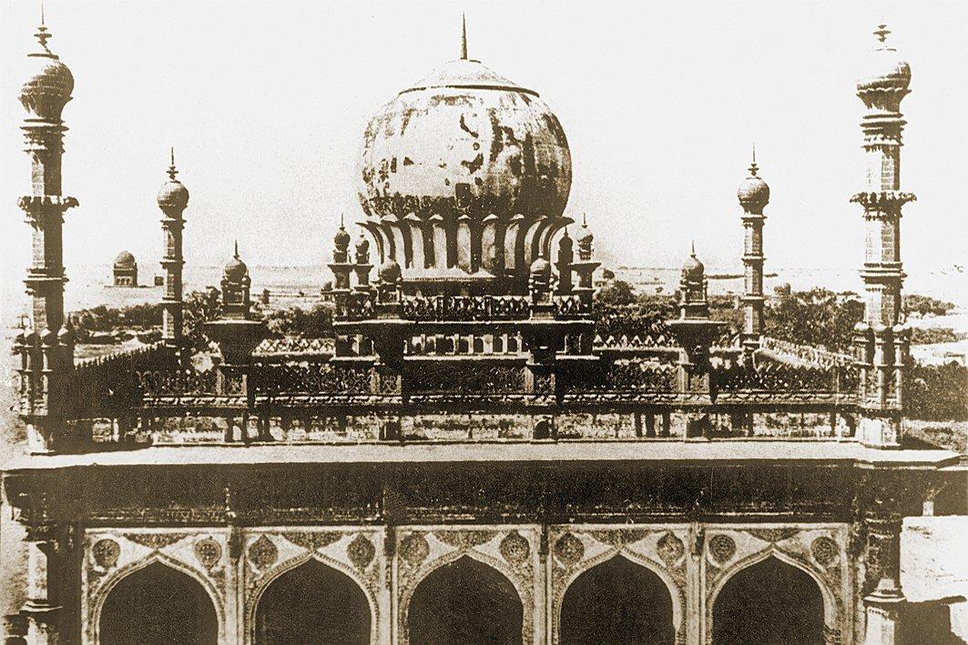 1615 yılında inşa edilen İbrâhim Rızâ Camii – Bîcâpûr/Hindistan