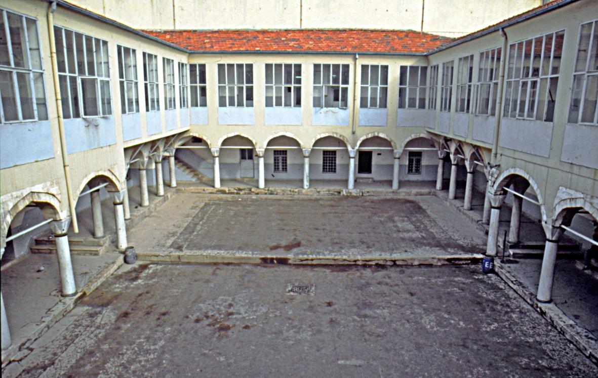 Atik Vâlide Dârüşşifâsı’nıniçten görünüşü – Üsküdar/İstanbul