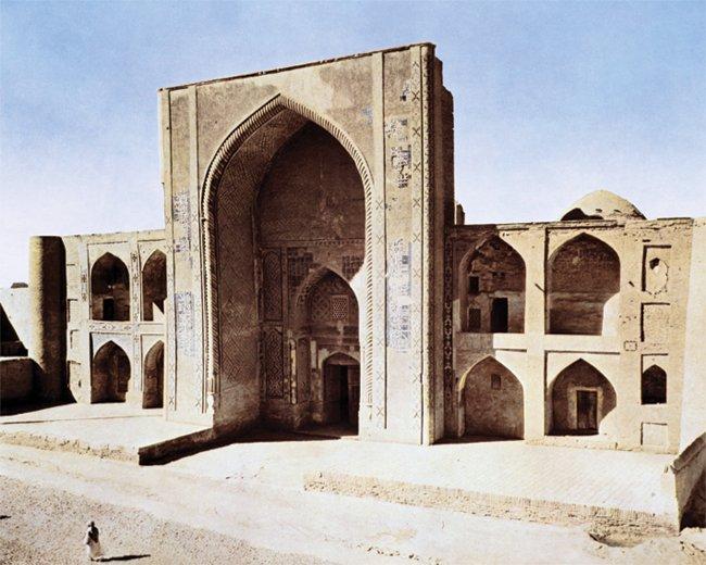 Uluğ Bey Medresesi’nin ana eyvanı – Buhara/Özbekistan