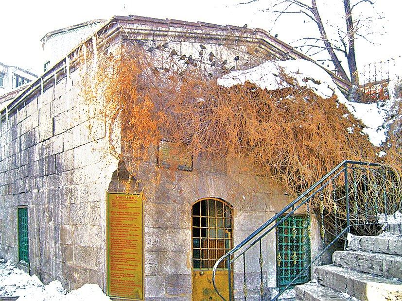 Şemseddin Sivâsî’nin türbesi