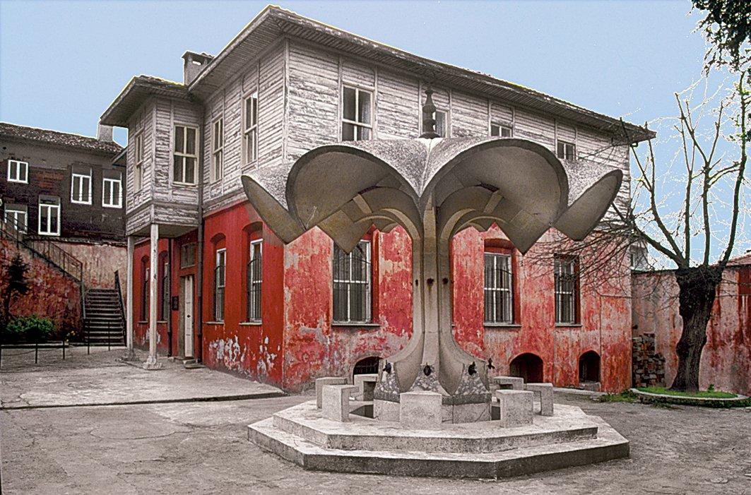 Üsküdar Mevlevîhânesi’nin selâmlık-mutfak binası