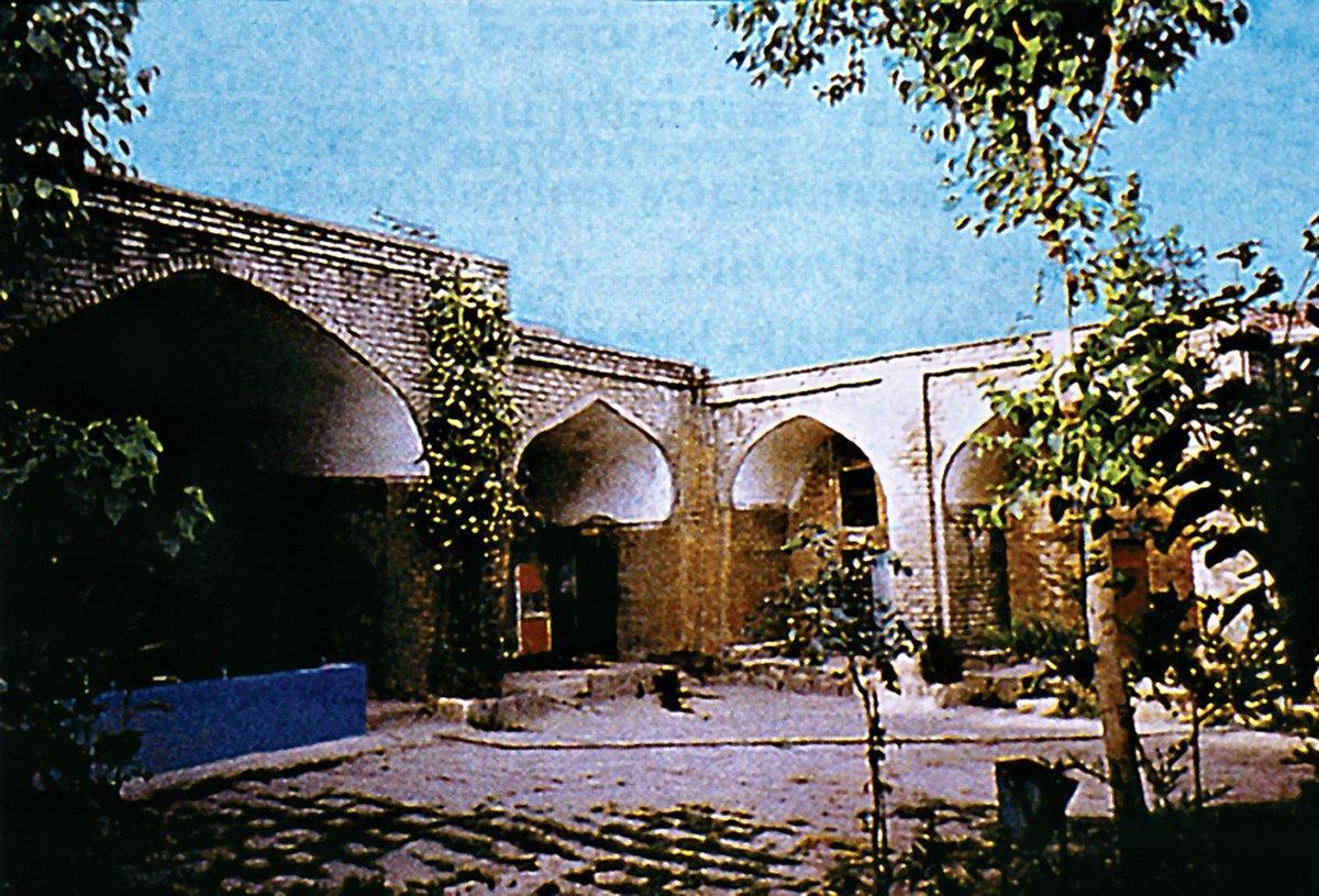 Molla Cezerî’nin kabrinin bulunduğu Cizre’deki Kırmızı Medrese