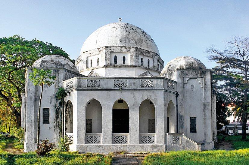 İngiliz mimarı S. H. Sinclair tarafından İstanbul’daki Ayasofya’ya benzer şekilde 1925 yılında I. Dünya Savaşı şehidleri anısına yaptırılan Barış Anıtı Müzesi
