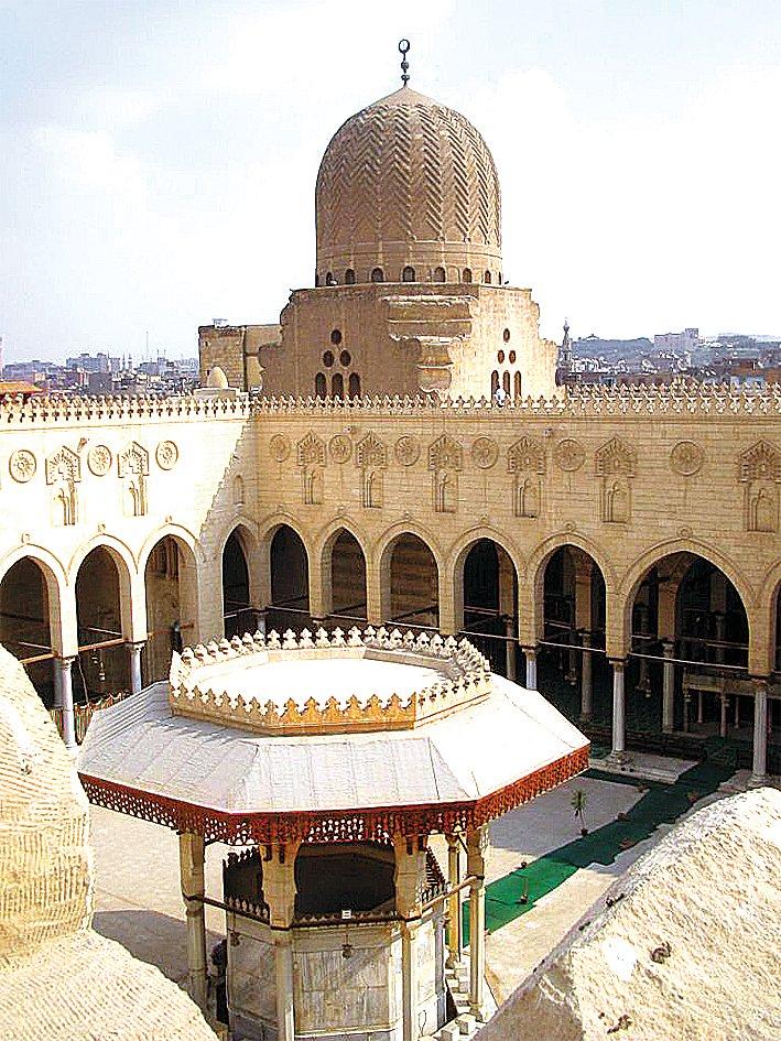 Şeyh el-Mahmûdî tarafından Kahire’de inşa ettirilen Şeyh Müeyyed Camii’nden bir görünüş