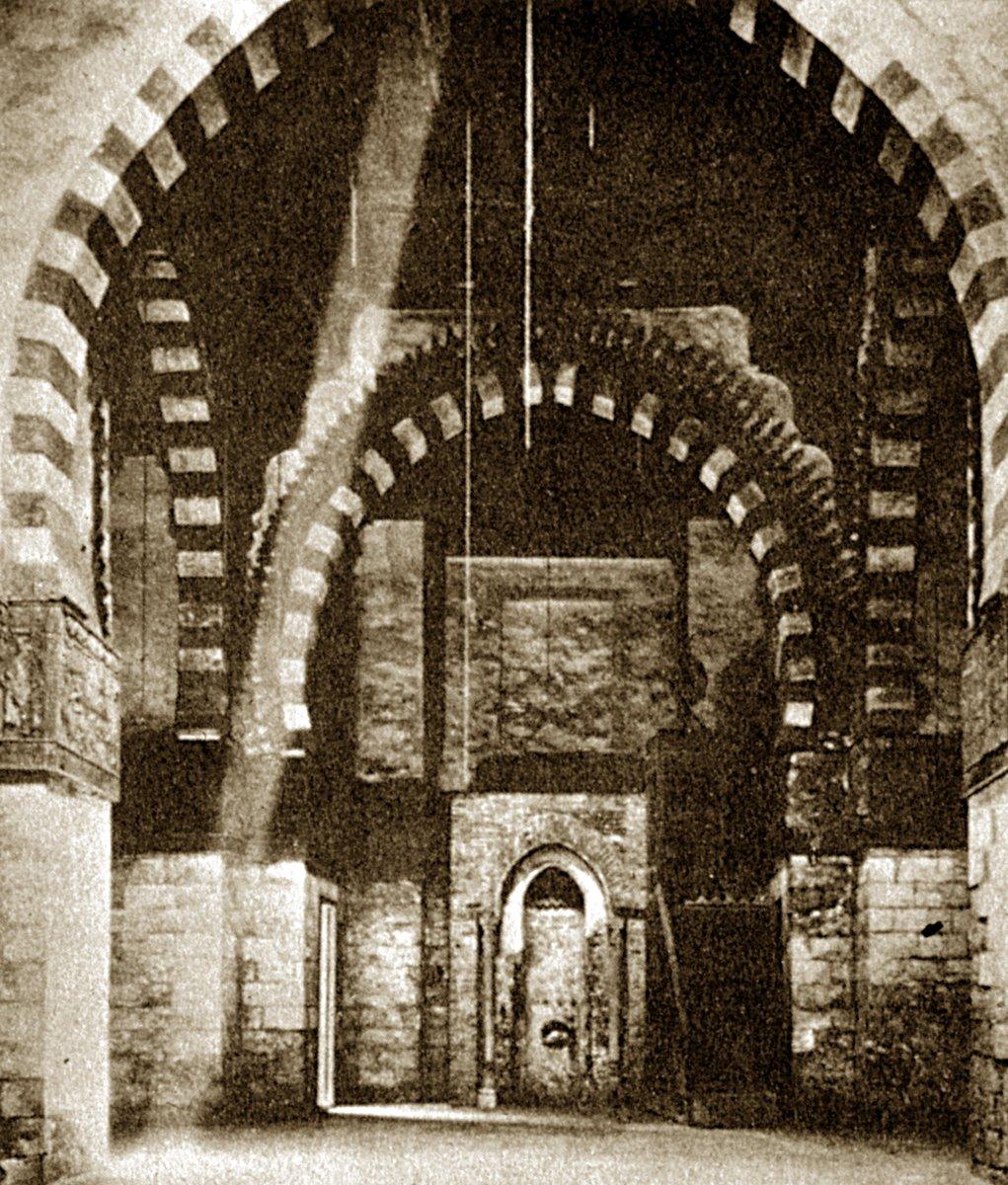 Hoşkadem Medresesi’nin içinden bir görünüş – Kahire/Mısır