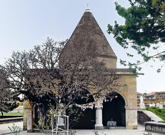Külliyedeki Balım Sultan Kümbeti