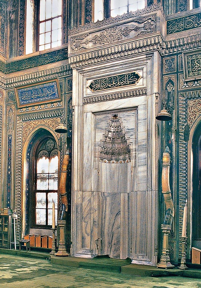 Pertevniyal Vâlide Sultan Camii’nin mihrabı