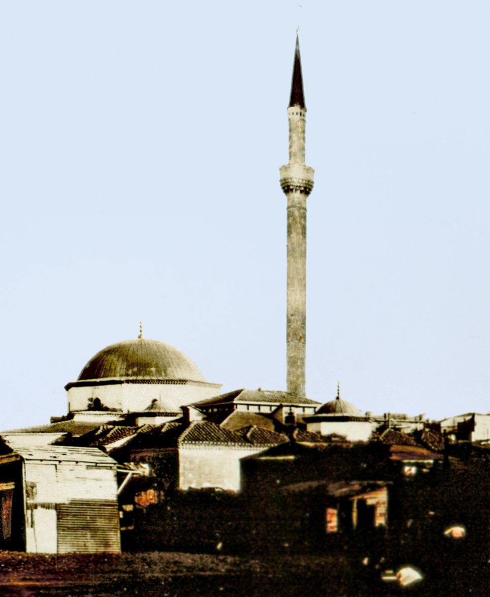 Hamza Bey Camii’nin minareli halini gösteren eski bir fotoğraf (Semavi Eyice fotoğraf arşivi)