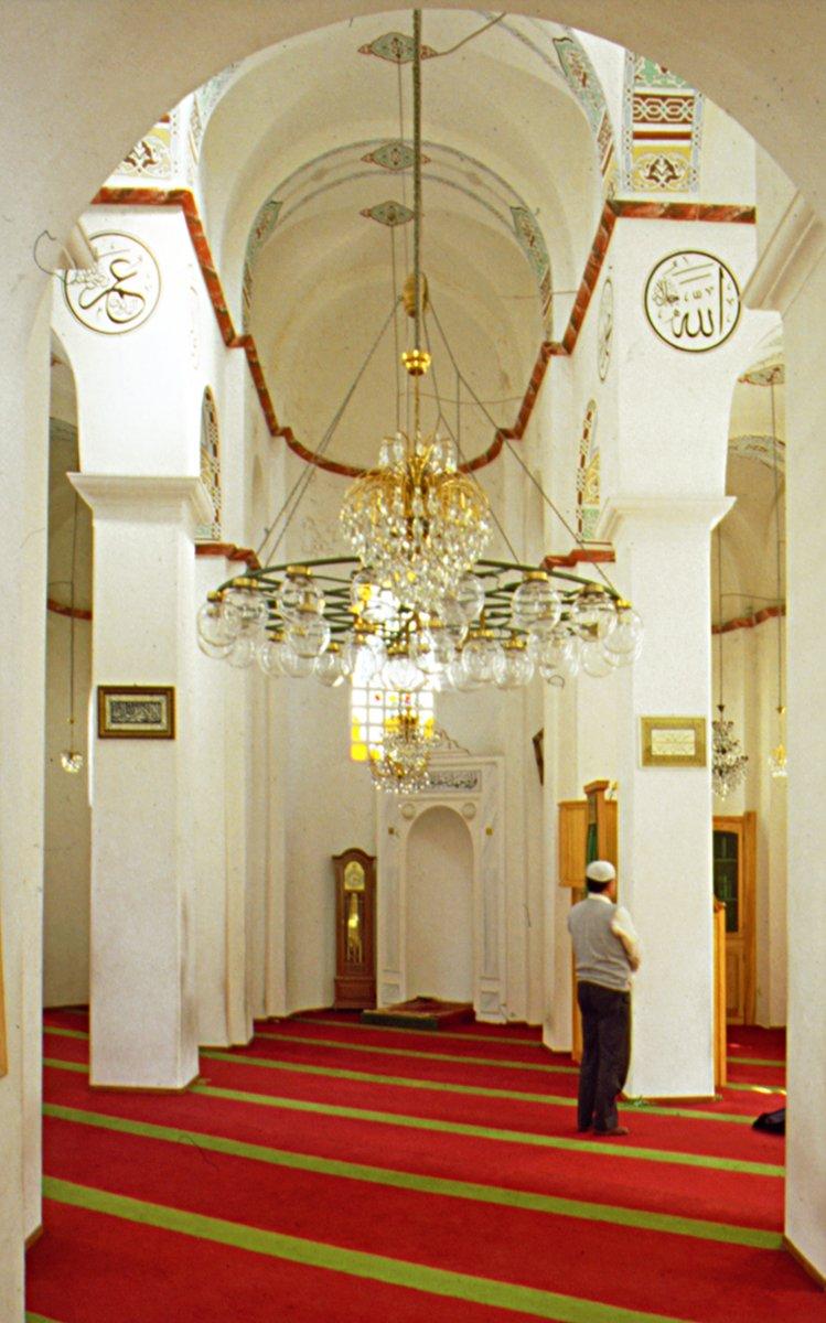 Lâleli’deki Bodrum Camii’nin içinden bir görünüş