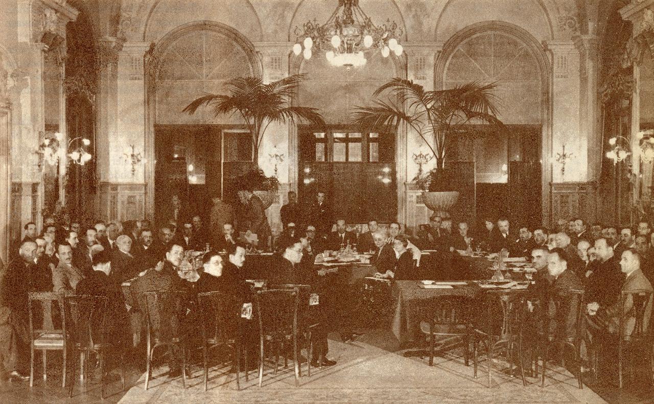 Montrö Konferansı’nda Boğazlar Sözleşmesi’nin imzalanmasından önceki genel toplantıdan bir görünüş (Tanzimat’tan Cumhuriyet’e Türkiye Ansiklopedisi, III, 531)