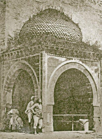 Vezir Yûsuf Sâhibü’t-tâba‘ın Bâb-ı Seydî Abdüsselâm’ın iç tarafında inşa ettirdiği çeşme – Tunus