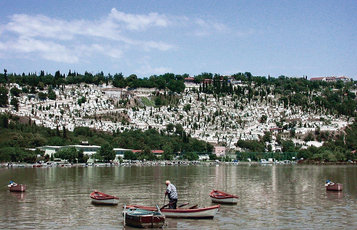 Eyüp Mezarlığı’nın Haliç tarafından görünüşü