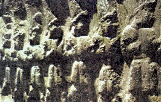 Hitit tanrılarını tasvir eden taş kabartma – Çifteler/Eskişehir