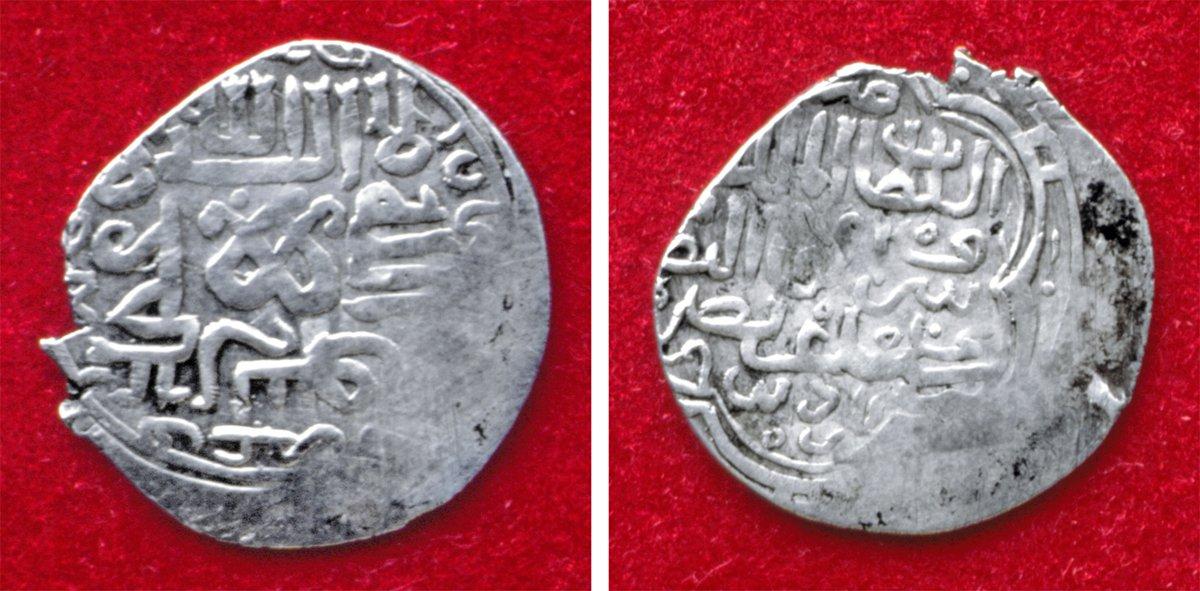 Akkoyunlu Celâleddin Ali devrinde (1434-1438) basılmış gümüş bir sikke (İstanbul Arkeoloji Müzeleri, Teşhir nr. 2408)