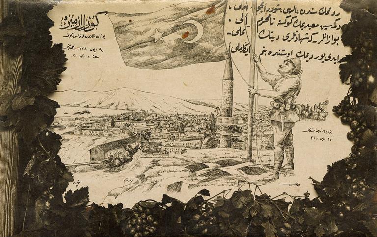 Millî Mücadele kapsamında bazı şehirlerin kurtuluşu vesilesiyle yayımlanan (Foto Mükerrem, 1922) seriden, üzerinde İstiklâl Marşı’nın sekizinci kıtasının yer aldığı “Güzel İzmir” başlıklı kartpostal (M. Ruyan Soydan koleksiyonu)