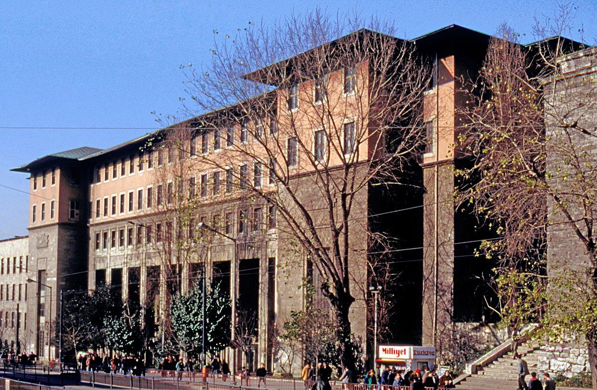 Beyazıt’ta bugünkü Edebiyat Fakültesi – Fatih/İstanbul