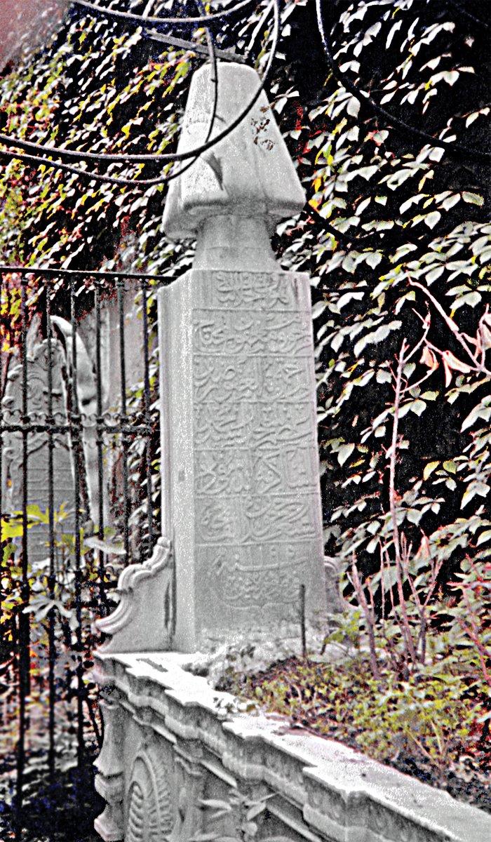 Karavezir Mehmed Paşa’nın I. Abdülhamid Türbesi hazîresindeki mezar taşı
