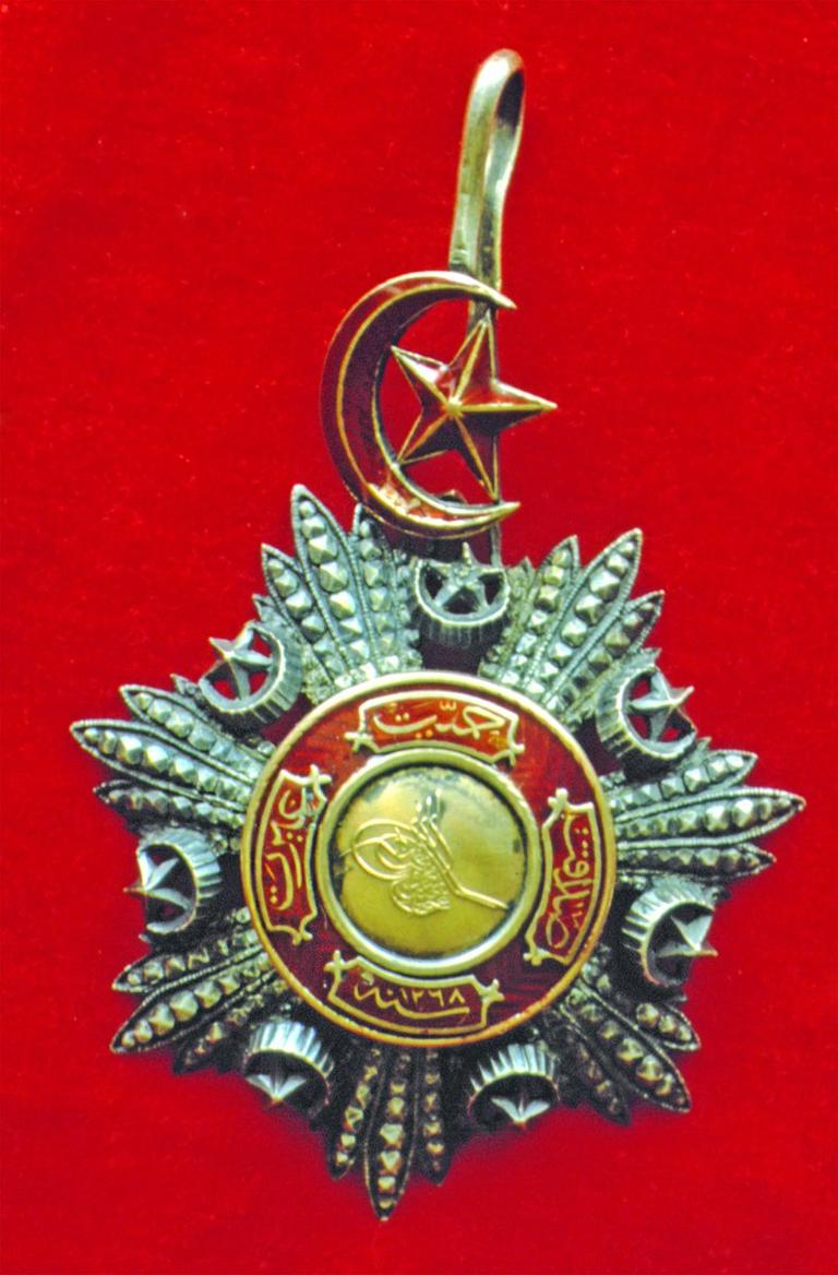 Ahmed Hamdi’nin üçüncü rütbeden aldığı Mecîdî nişanı (Süreyya Serbest özel koleksiyonu)