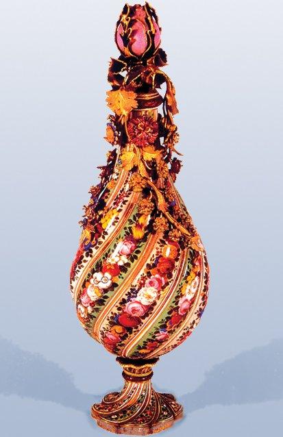 XIX. yüzyıla ait porselen gülâbdan (TSM, Envanter nr. 3501)