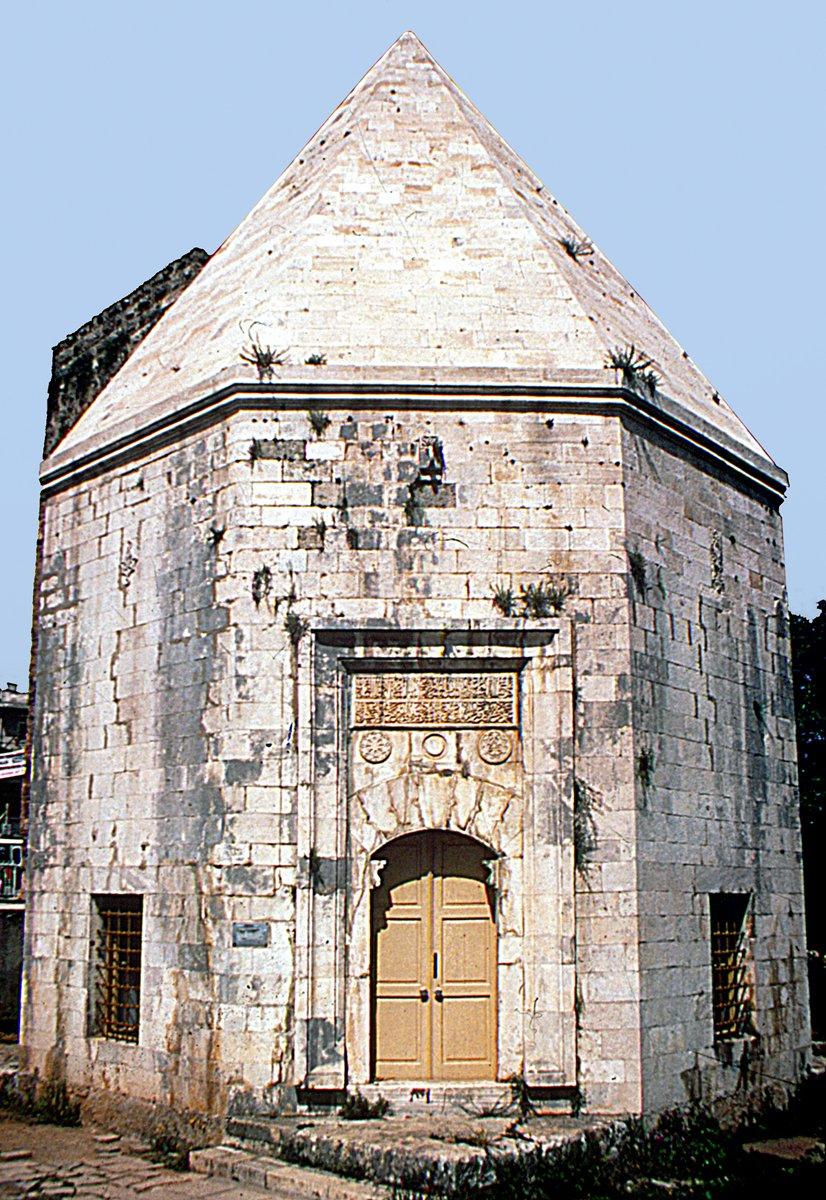 Zincirkıran Mehmed Bey’in türbesi – Antalya