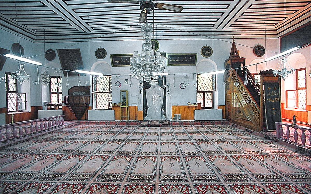Merkez Efendi Külliyesi’nin cami-tevhidhânesinin içinden bir görünüş