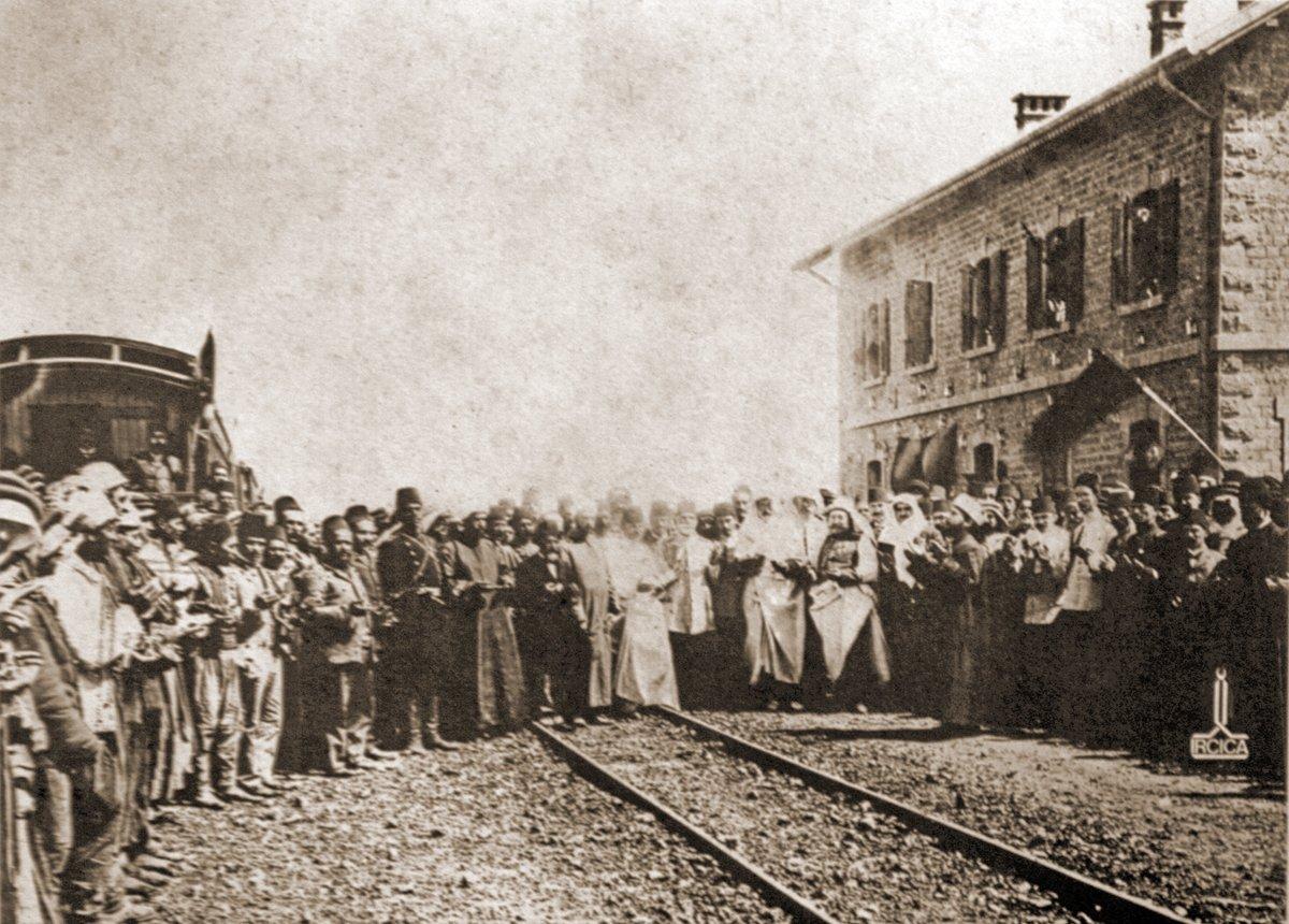 Hicaz Demiryolu hattı üzerindeki bir istasyonun açılış merasimini gösteren fotoğraf(IRCICA fotoğraf arşivi)