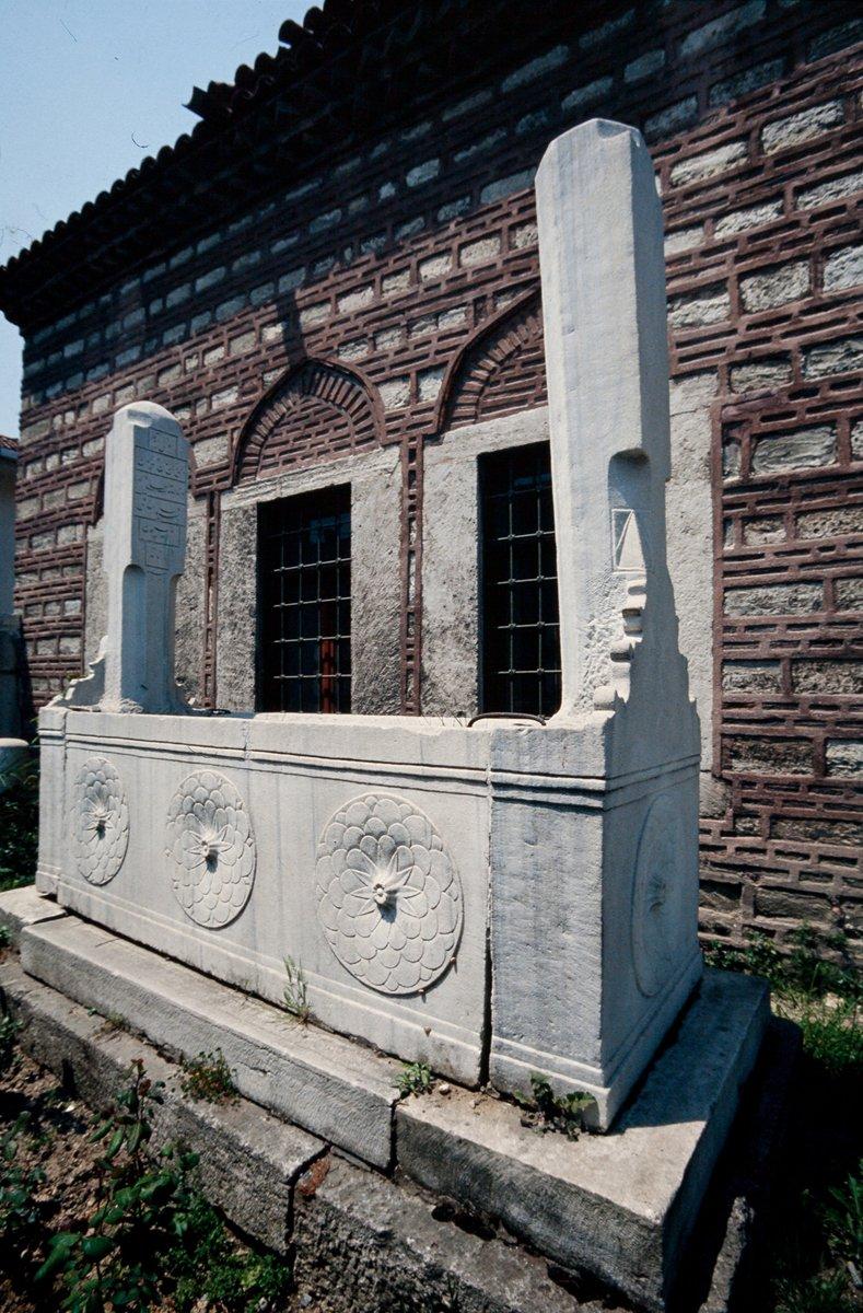Lâ‘lîzâde Abdülbâki’nin mezarı