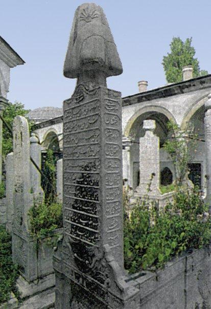 Küçük Hüseyin Paşa’nın Eyüp Mihrimah Sultan Türbesi hazîresindeki mezar taşı