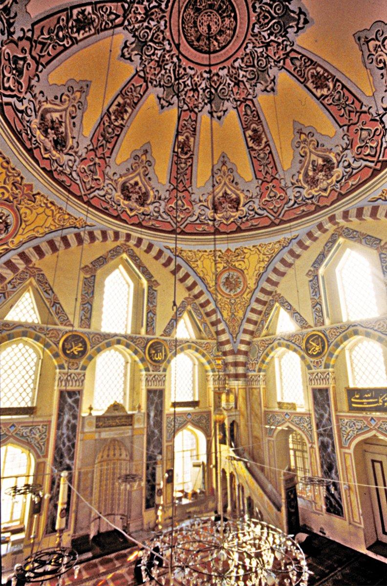 Kasım Paşa Camii’nin içinden bir görünüş