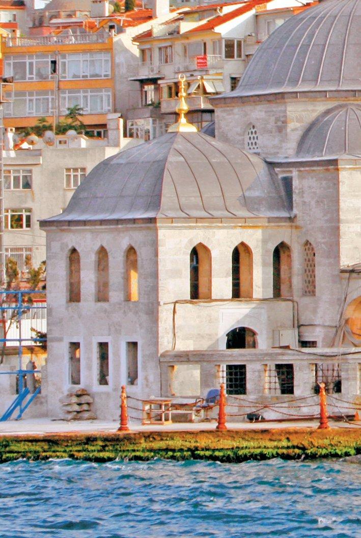 Şemsi Ahmed Paşa’nın Üsküdar’da inşa ettirdiği külliyenin içinde yer alan türbesi