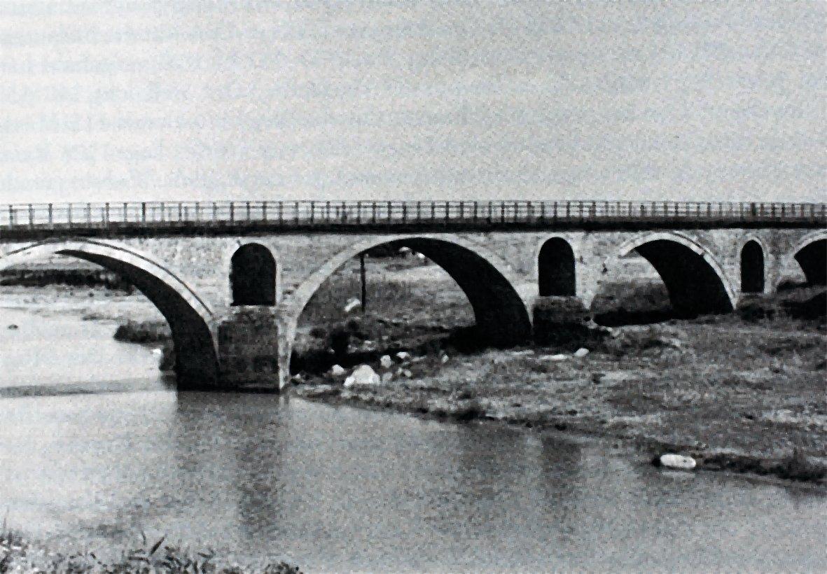Tesalya Valisi Râtib Ahmed Paşa’ya atfedilen Çatalca (Pharsala) yakınındaki köprü